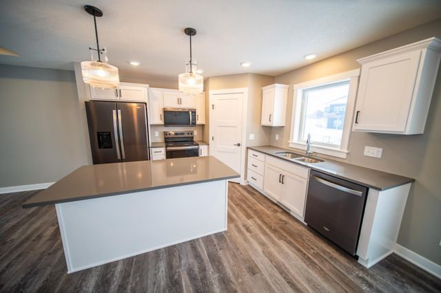 809 5th Avenue NW, Dodge Center, MN 55927