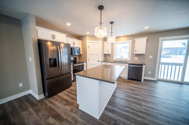 809 5th Avenue NW, Dodge Center, MN 55927