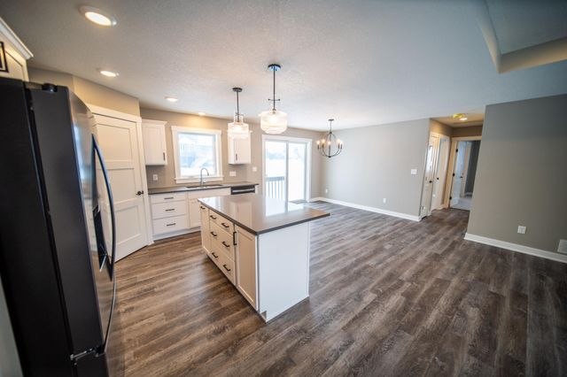 809 5th Avenue NW, Dodge Center, MN 55927