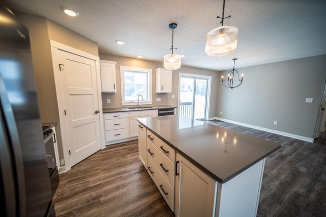 809 5th Avenue NW, Dodge Center, MN 55927