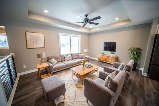 809 5th Avenue NW, Dodge Center, MN 55927