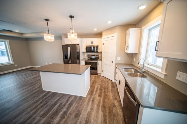 809 5th Avenue NW, Dodge Center, MN 55927