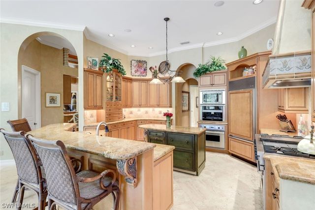 2350 Cheshire LN, Naples, FL 34109