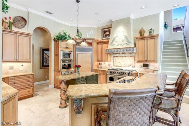 2350 Cheshire LN, Naples, FL 34109