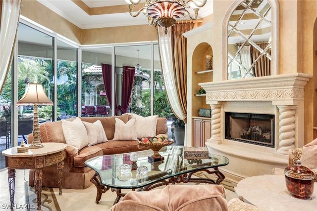 2350 Cheshire LN, Naples, FL 34109