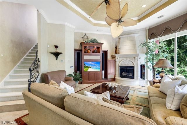 2350 Cheshire LN, Naples, FL 34109