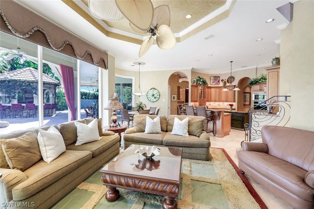 2350 Cheshire LN, Naples, FL 34109