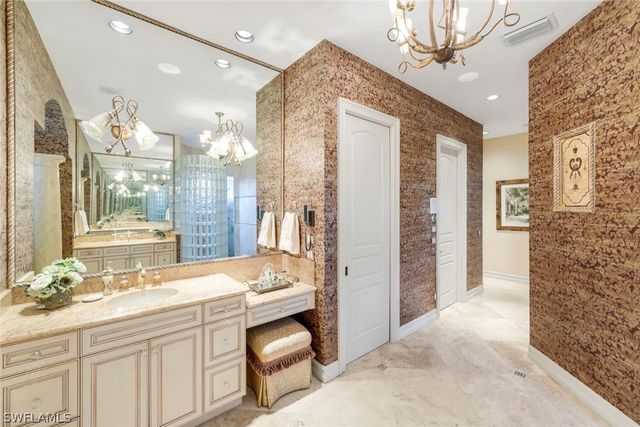 2350 Cheshire LN, Naples, FL 34109