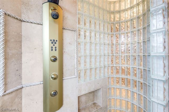 2350 Cheshire LN, Naples, FL 34109