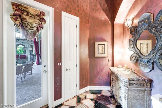 2350 Cheshire LN, Naples, FL 34109