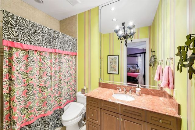 2350 Cheshire LN, Naples, FL 34109