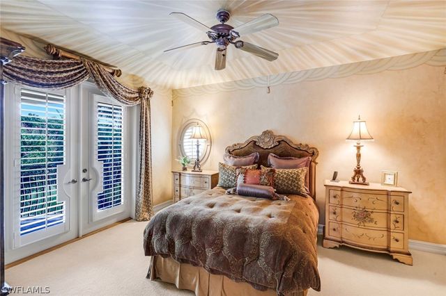 2350 Cheshire LN, Naples, FL 34109