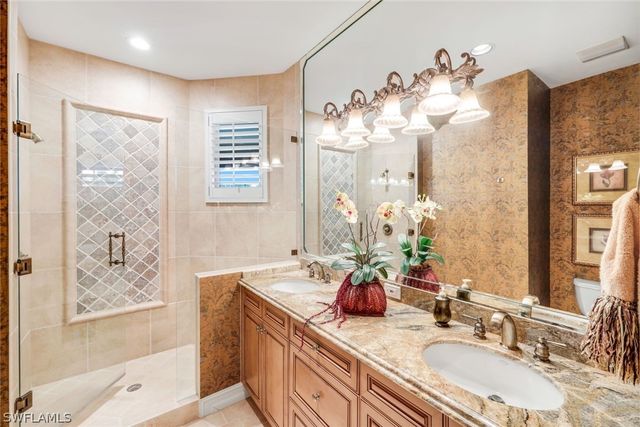 2350 Cheshire LN, Naples, FL 34109