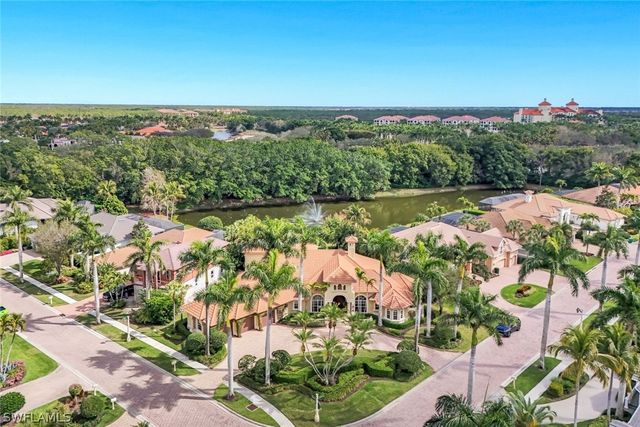 2350 Cheshire LN, Naples, FL 34109
