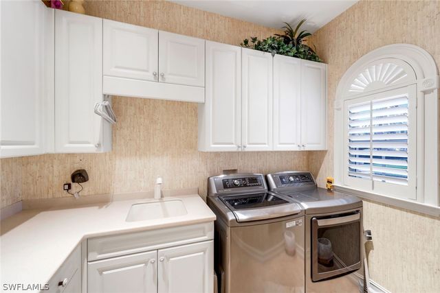 2350 Cheshire LN, Naples, FL 34109