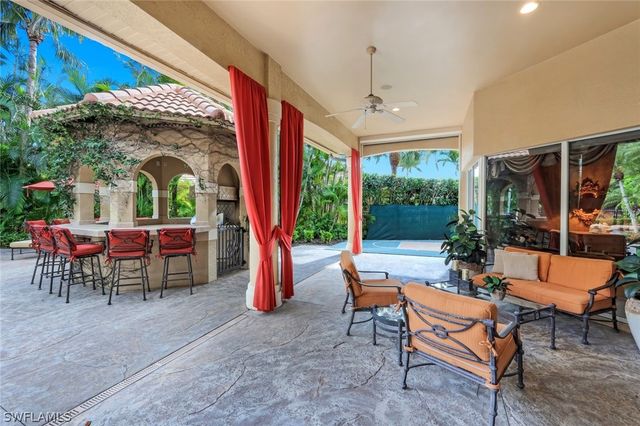 2350 Cheshire LN, Naples, FL 34109