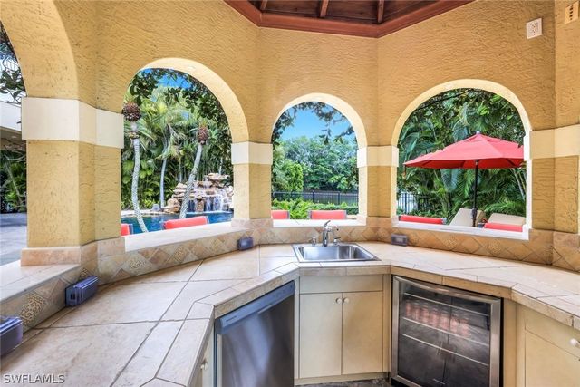 2350 Cheshire LN, Naples, FL 34109