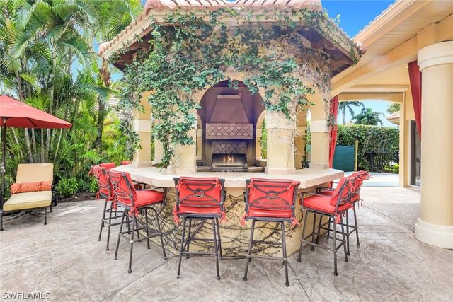 2350 Cheshire LN, Naples, FL 34109