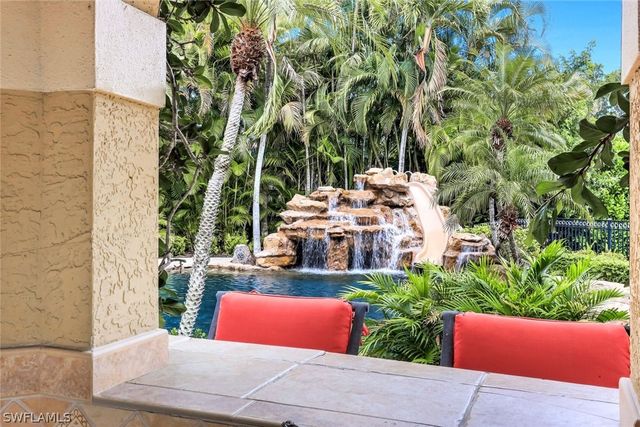 2350 Cheshire LN, Naples, FL 34109