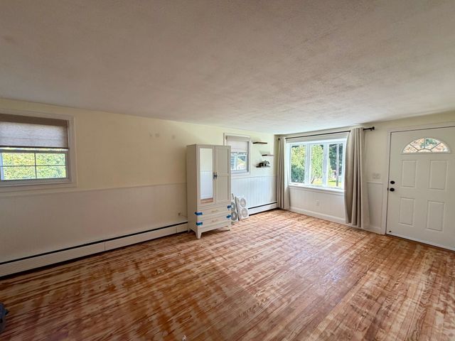 82 Walnut St, Oxford, MA 01540