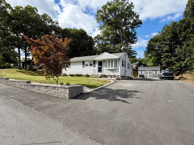82 Walnut St, Oxford, MA 01540