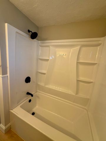 82 Walnut St, Oxford, MA 01540