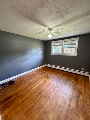 82 Walnut St, Oxford, MA 01540
