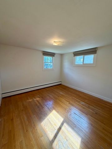 82 Walnut St, Oxford, MA 01540