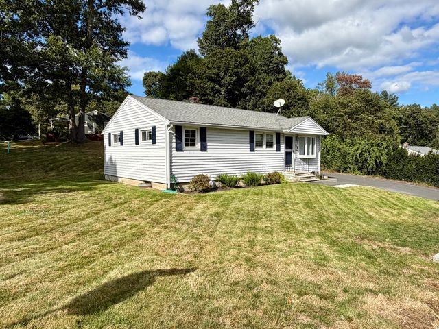 82 Walnut St, Oxford, MA 01540