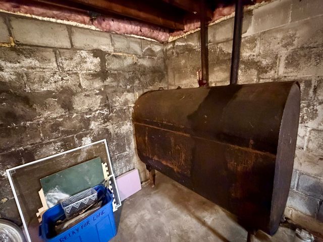82 Walnut St, Oxford, MA 01540