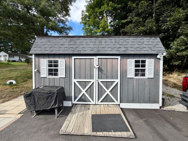 82 Walnut St, Oxford, MA 01540