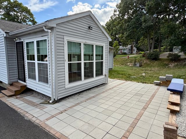 82 Walnut St, Oxford, MA 01540