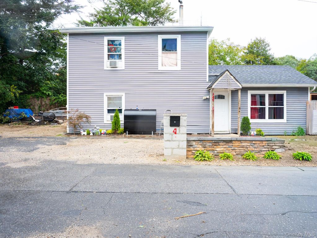 4 Wallace Court, Huntington Station, NY 11746 — exterior