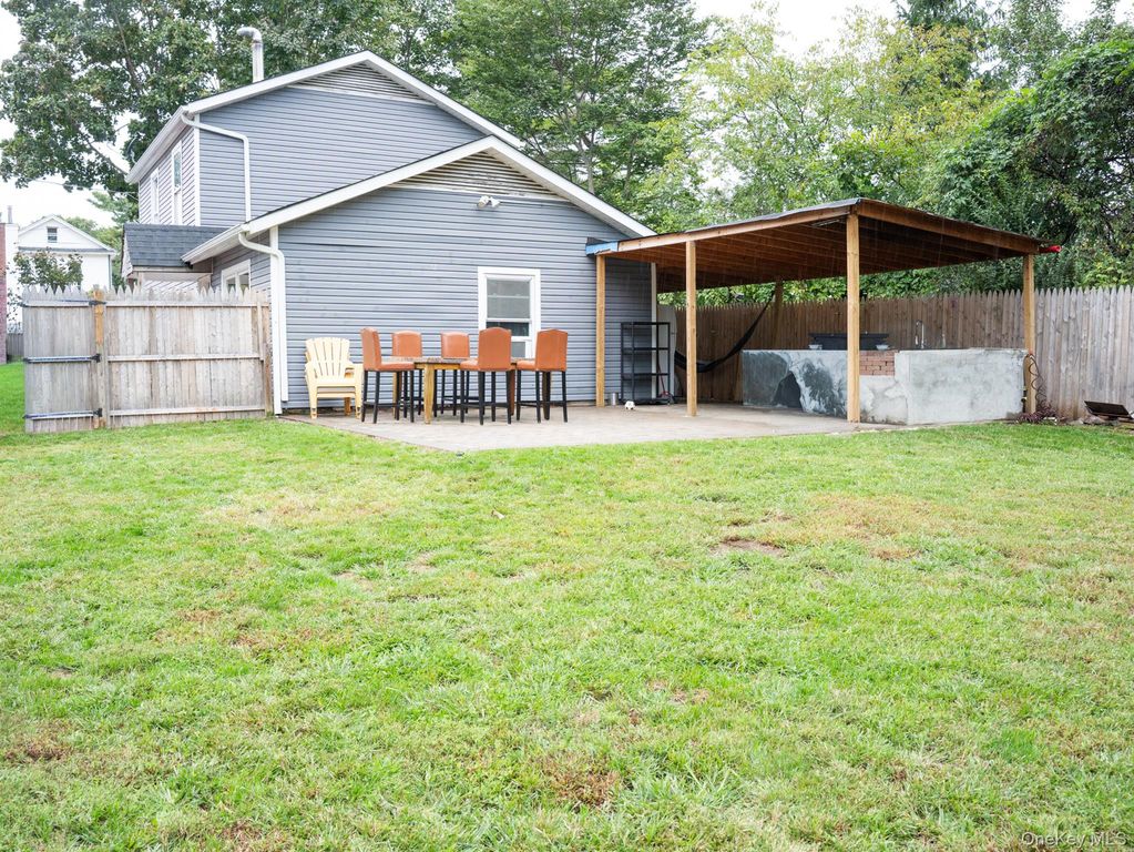 4 Wallace Court, Huntington Station, NY 11746 — photo 3