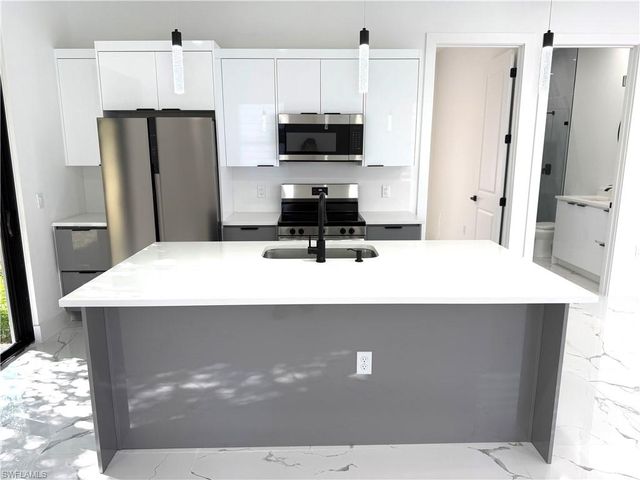 914 Sunrise BLVD, Lehigh Acres, FL 33974