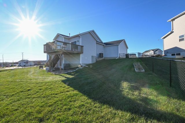 1807 Wycliffe Court SW, Cedar Rapids, IA 52404