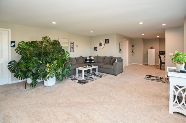 1807 Wycliffe Court SW, Cedar Rapids, IA 52404