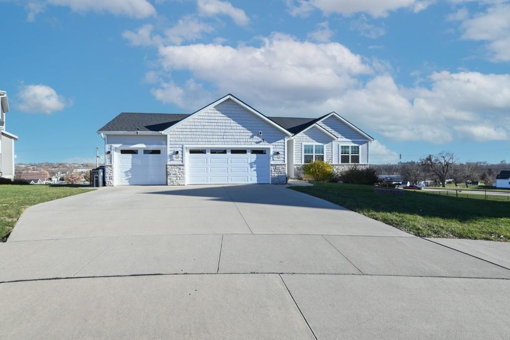 1807 Wycliffe Court SW, Cedar Rapids, IA 52404