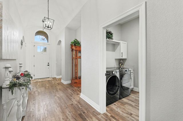 6237 E Central Park Ct, Bel Aire, KS 67220