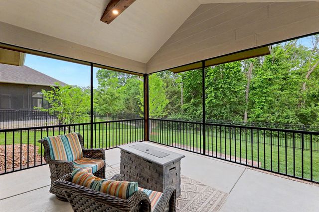 6237 E Central Park Ct, Bel Aire, KS 67220
