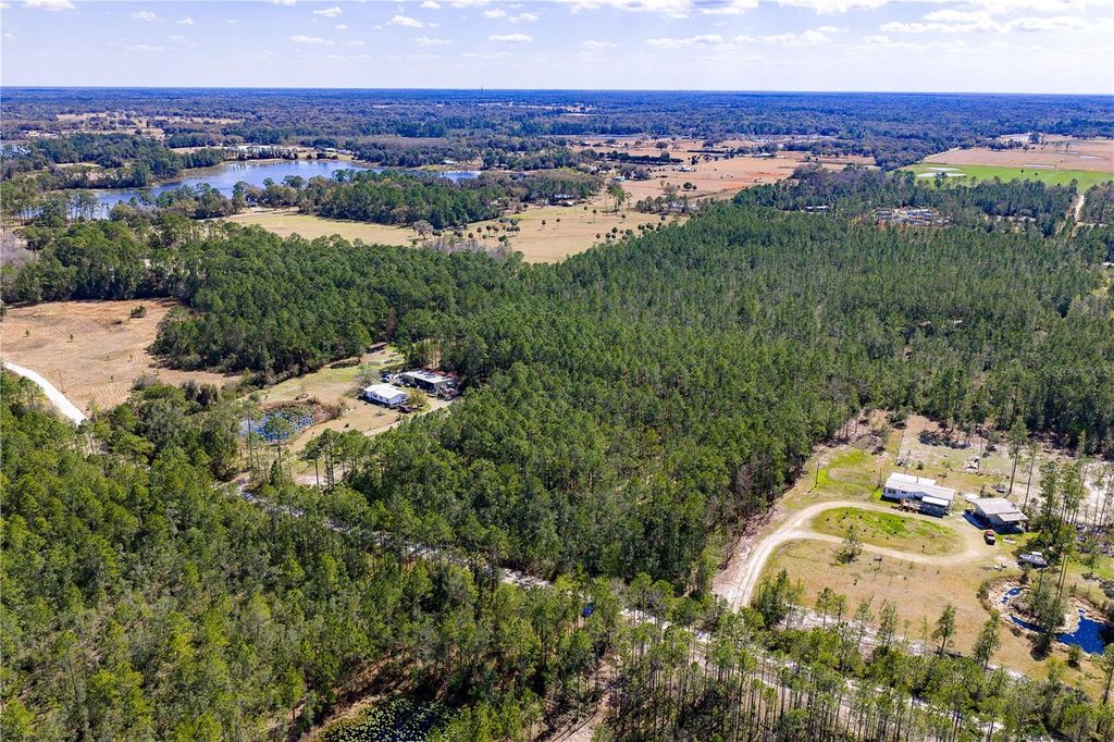 Image 4 of property listing at 480 PASTURE ROAD, De Leon Springs, FL 32130