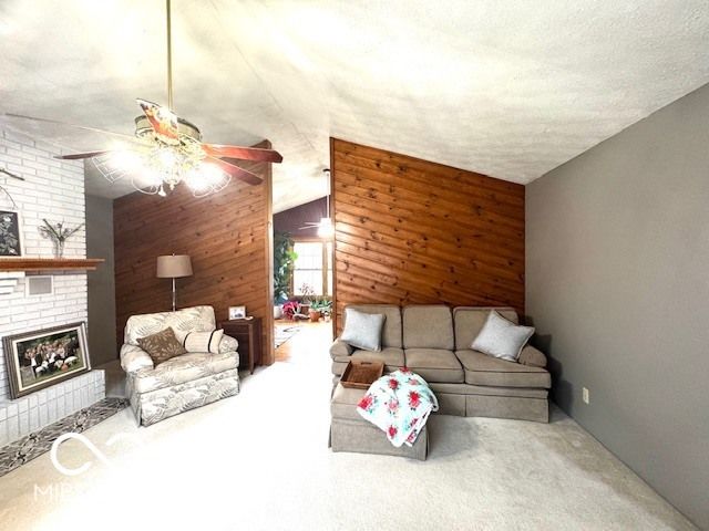 1301 N Maple Street, Veedersburg, IN 47987