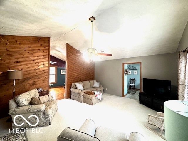 1301 N Maple Street, Veedersburg, IN 47987