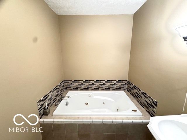 1301 N Maple Street, Veedersburg, IN 47987