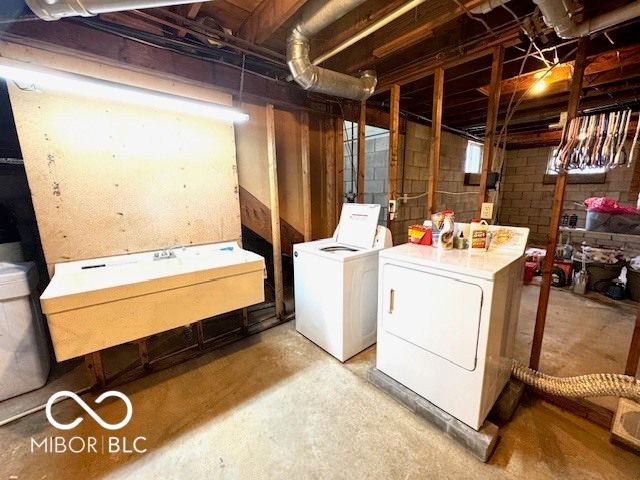 1301 N Maple Street, Veedersburg, IN 47987