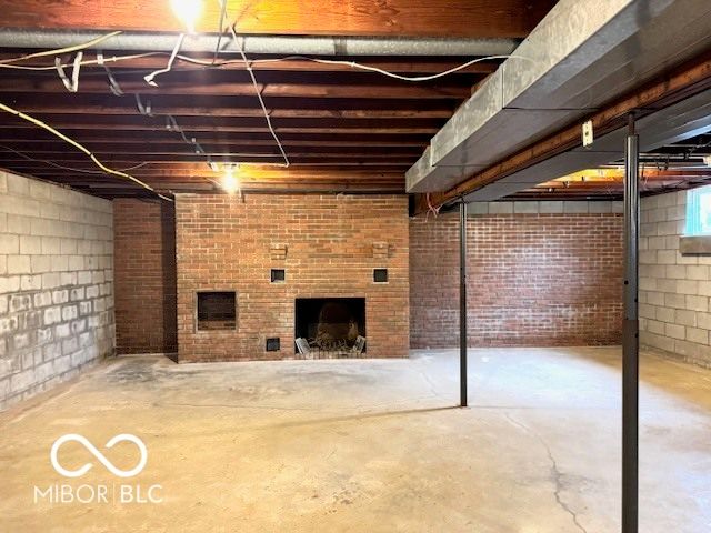 1301 N Maple Street, Veedersburg, IN 47987