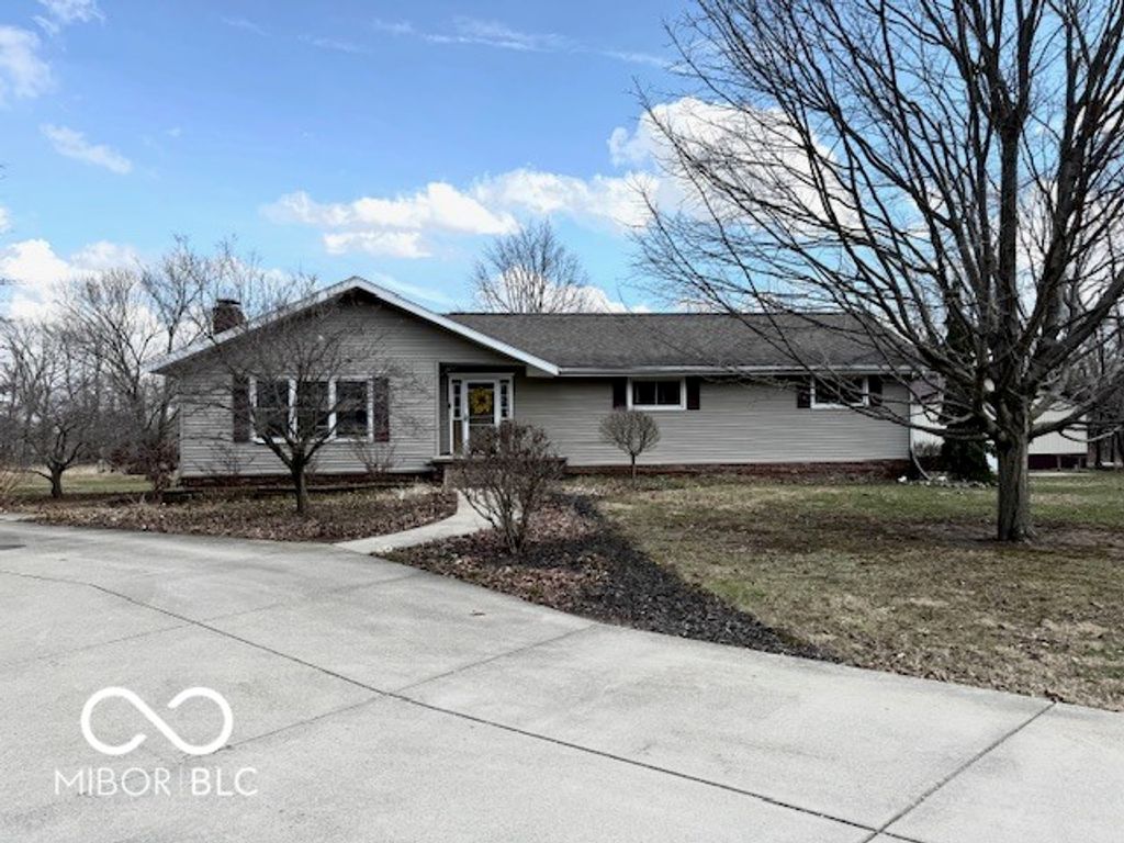 1301 N Maple Street, Veedersburg, IN 47987