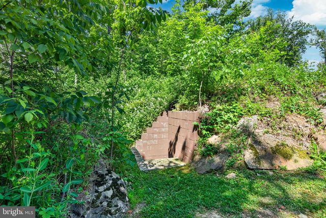 675 ROCK HILL RD, Quakertown, PA 18951