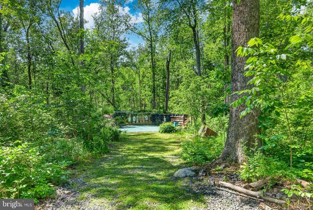 675 ROCK HILL RD, Quakertown, PA 18951