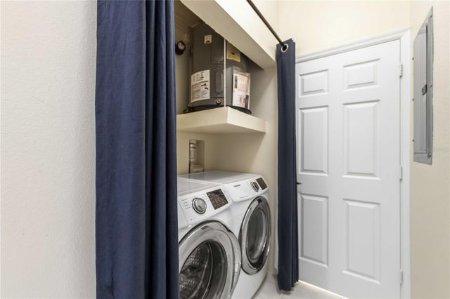 7604 PLANTATION CIRCLE 7604, University Park, FL 34201